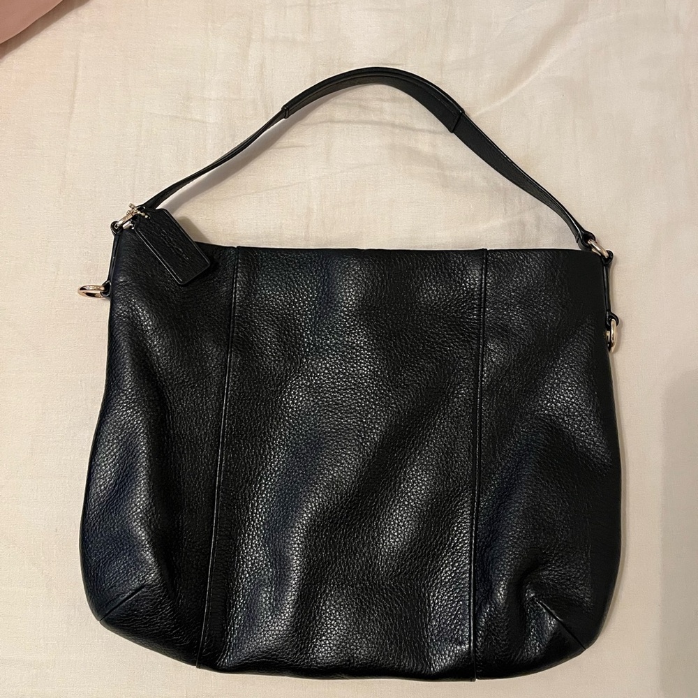 Coach Black Leather Shoulder Bag with Timeless Design - Picture 3 of 10